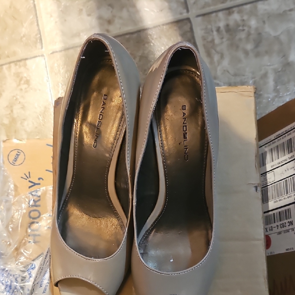 Bandolino Women's Beige Peep Toe Heels